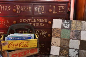 Objet déco - Plaques d'immatriculation USA et commode