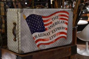 Objets déco - Valise métal USA