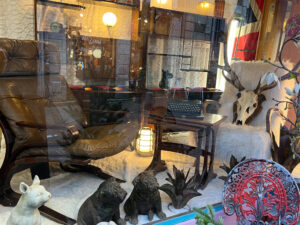 Objets déco - Statuettes chiens et chats